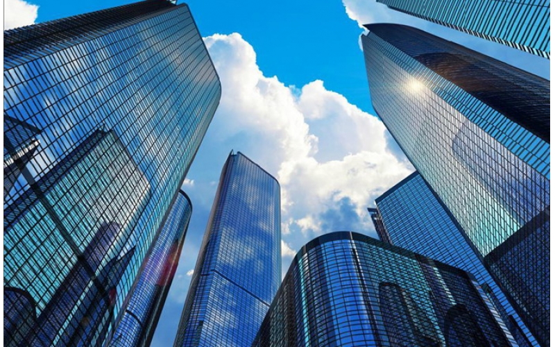 写字楼动环监控系统是一种用于监控和管理大型写字楼内各种设备和系统的系统。它通常包括以下组件： 网络摄像头：网络摄像头是动环监控系统中最常用的设备之一。它们用于捕获所有的现场图像，并将其传输到中央控制室。 中央控制室：中央控制室是动环监控系统的核心。它是一个集中管理各种设备和系统的地方。在这里，工作人员可以监控和控制所有的摄像头、报警器、门禁系统等。 报警器：报警器是动环监控系统中的另一个重要设备。